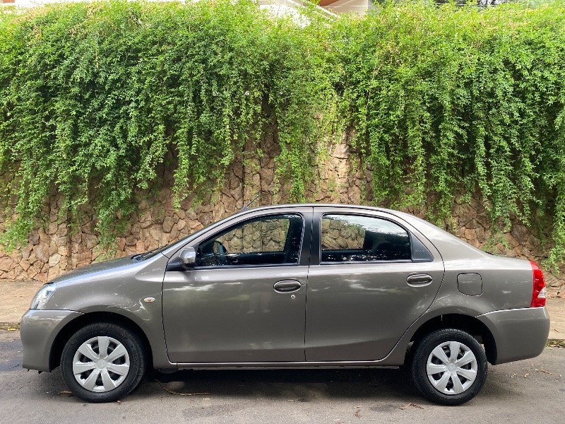 TOYOTA ETIOS SD XS 1.5 2016/2017 ESTAÇÃO DO CARRO ESTRELA / Carros no Vale