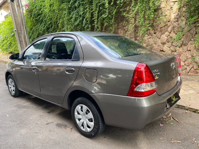 TOYOTA ETIOS SD XS 1.5 2016/2017 ESTAÇÃO DO CARRO ESTRELA / Carros no Vale