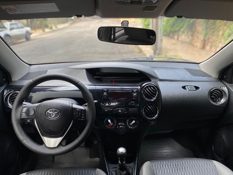 TOYOTA ETIOS SD XS 1.5 2016/2017 ESTAÇÃO DO CARRO ESTRELA / Carros no Vale