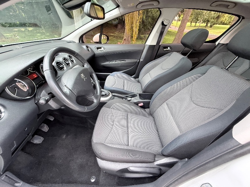 PEUGEOT 308 1.6 ACTIVE 16V FLEX 4P MANUAL 2015/2015 ELY AUTOMÓVEIS LAJEADO / Carros no Vale