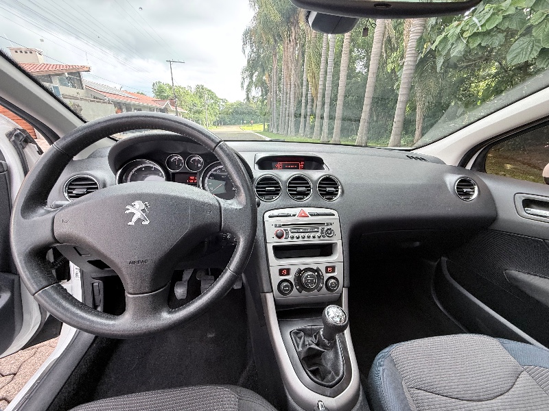 PEUGEOT 308 1.6 ACTIVE 16V FLEX 4P MANUAL 2015/2015 ELY AUTOMÓVEIS LAJEADO / Carros no Vale