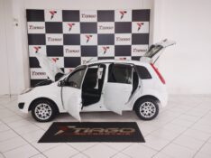 FORD FIESTA SE 1.0 8V FLEX 5P 2014/2014 TIAGO AUTOMÓVEIS VENÂNCIO AIRES / Carros no Vale