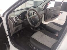 FORD FIESTA SE 1.0 8V FLEX 5P 2014/2014 TIAGO AUTOMÓVEIS VENÂNCIO AIRES / Carros no Vale