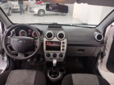 FORD FIESTA SE 1.0 8V FLEX 5P 2014/2014 TIAGO AUTOMÓVEIS VENÂNCIO AIRES / Carros no Vale