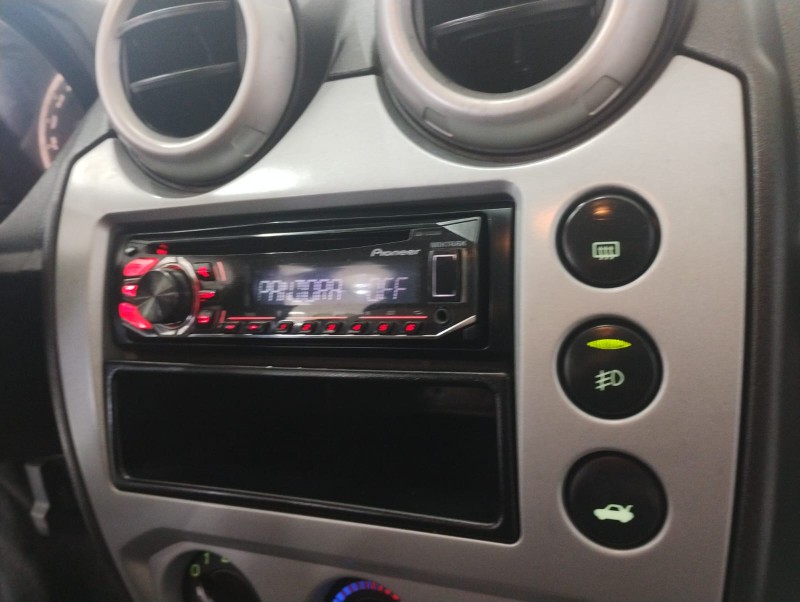 FORD FIESTA SE 1.0 8V FLEX 5P 2014/2014 TIAGO AUTOMÓVEIS VENÂNCIO AIRES / Carros no Vale