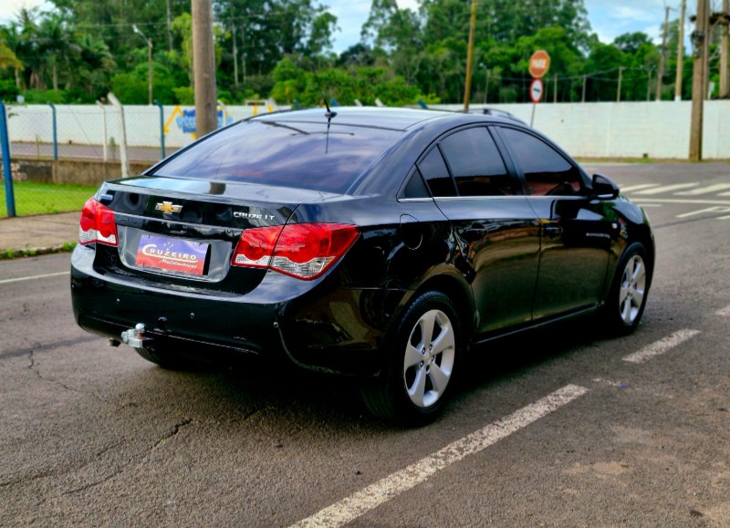 CHEVROLET CRUZE 1.8 LT 16V 2014/2014 CRUZEIRO MULTIMARCAS CRUZEIRO DO SUL / Carros no Vale