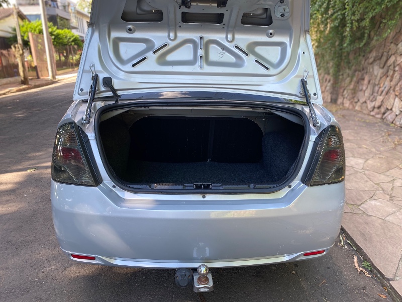 FORD FIESTA SEDAN 1.6 2011/2011 ESTAÇÃO DO CARRO ESTRELA / Carros no Vale