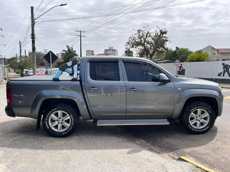 VOLKSWAGEN AMAROK TRENDLINE CD 2.0 TDI 4X4 DIES AUT 2013/2013 LS MULTIMARCAS VENÂNCIO AIRES / Carros no Vale