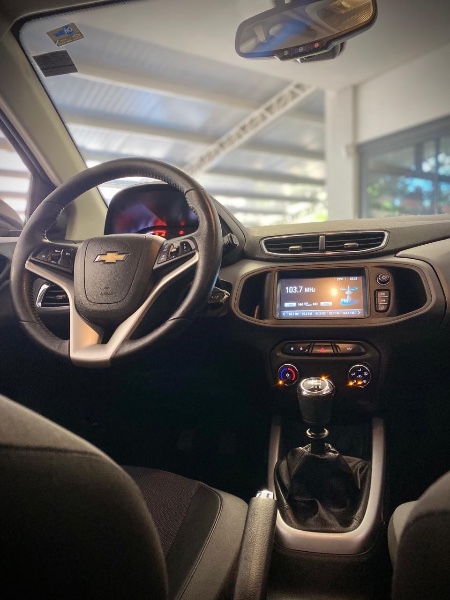 CHEVROLET ONIX 1.4 MPFI ACTIV 8V FLEX 4P MANUAL 2018/2019 MALAGGI VEÍCULOS ENCANTADO / Carros no Vale