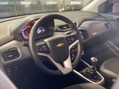 CHEVROLET ONIX 1.4 MPFI ACTIV 8V FLEX 4P MANUAL 2018/2019 MALAGGI VEÍCULOS ENCANTADO / Carros no Vale