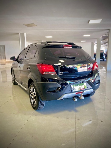 CHEVROLET ONIX 1.4 MPFI ACTIV 8V FLEX 4P MANUAL 2018/2019 MALAGGI VEÍCULOS ENCANTADO / Carros no Vale