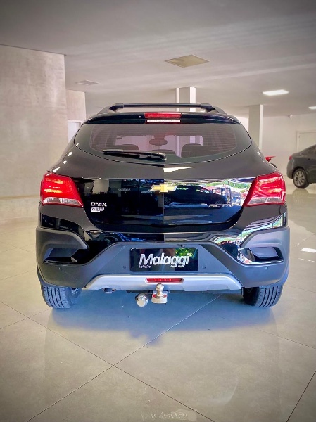 CHEVROLET ONIX 1.4 MPFI ACTIV 8V FLEX 4P MANUAL 2018/2019 MALAGGI VEÍCULOS ENCANTADO / Carros no Vale