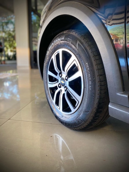 CHEVROLET ONIX 1.4 MPFI ACTIV 8V FLEX 4P MANUAL 2018/2019 MALAGGI VEÍCULOS ENCANTADO / Carros no Vale