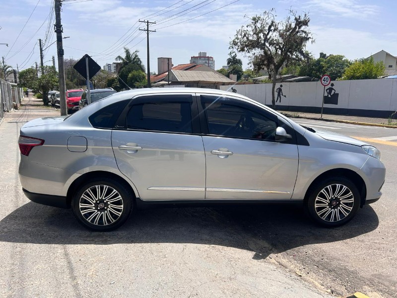 FIAT GRAND SIENA ESSENCE 1.6 FLEX 16V 2016/2016 LS MULTIMARCAS VENÂNCIO AIRES / Carros no Vale