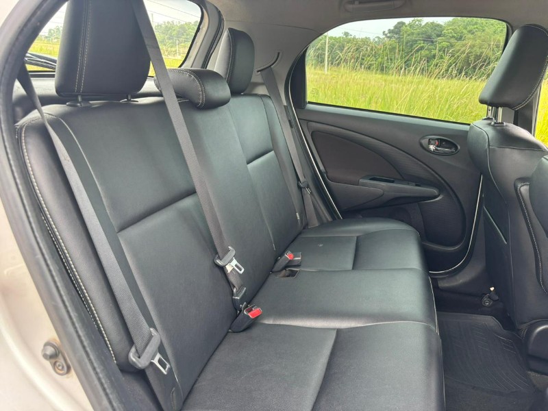 TOYOTA ETIOS CROSS /2018 RT 811 VEÍCULOS ARROIO DO MEIO / Carros no Vale