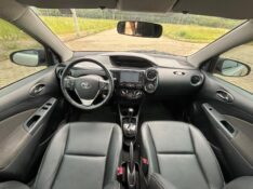 TOYOTA ETIOS CROSS /2018 RT 811 VEÍCULOS ARROIO DO MEIO / Carros no Vale