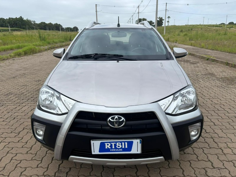 TOYOTA ETIOS CROSS /2018 RT 811 VEÍCULOS ARROIO DO MEIO / Carros no Vale