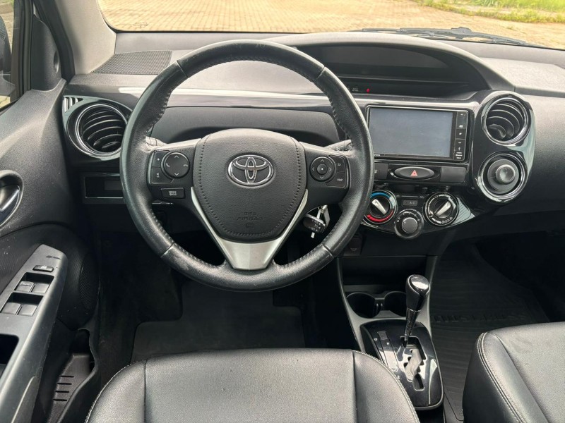 TOYOTA ETIOS CROSS /2018 RT 811 VEÍCULOS ARROIO DO MEIO / Carros no Vale
