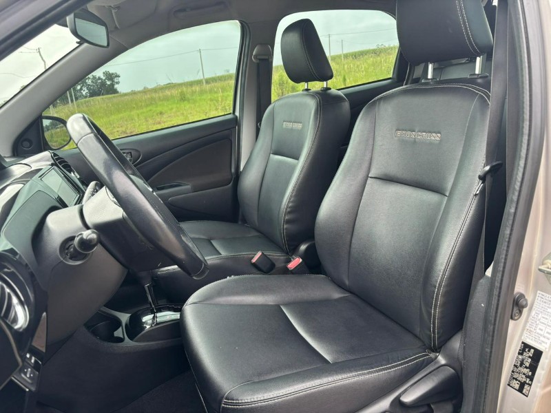 TOYOTA ETIOS CROSS /2018 RT 811 VEÍCULOS ARROIO DO MEIO / Carros no Vale