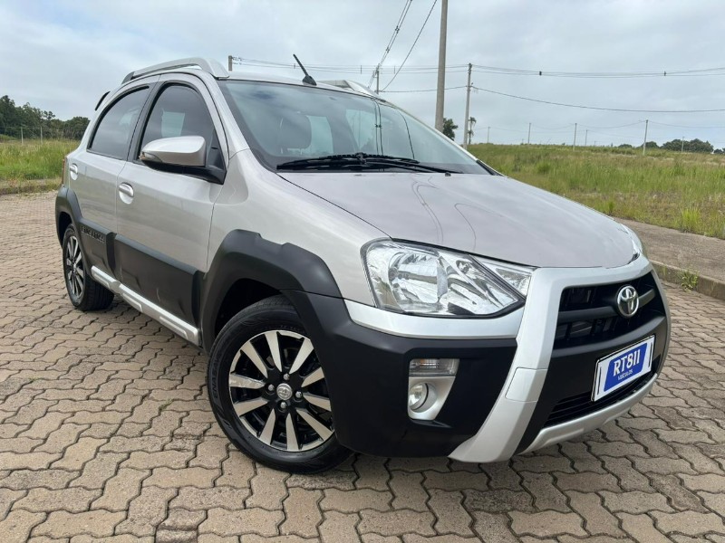 TOYOTA ETIOS CROSS /2018 RT 811 VEÍCULOS ARROIO DO MEIO / Carros no Vale