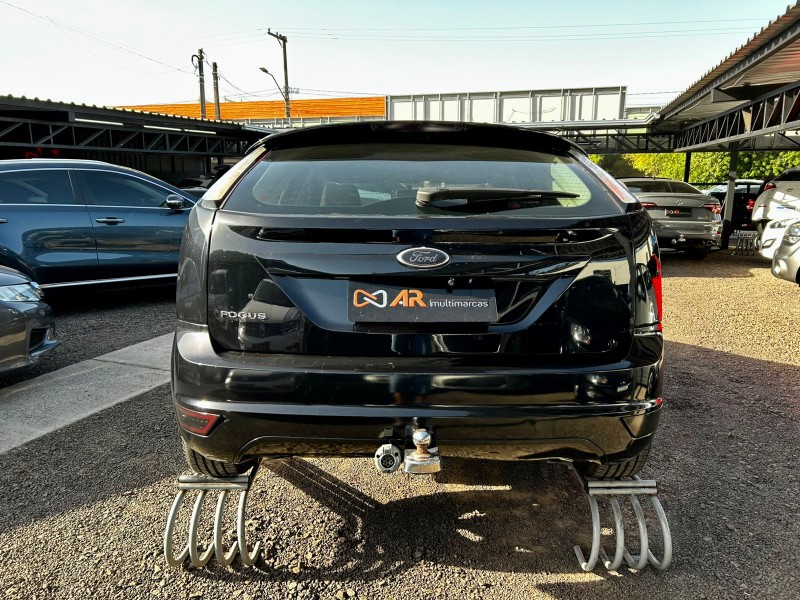 FORD FOCUS 1.6 HATCH FLEX 2011/2011 AR MULTIMARCAS VENÂNCIO AIRES / Carros no Vale