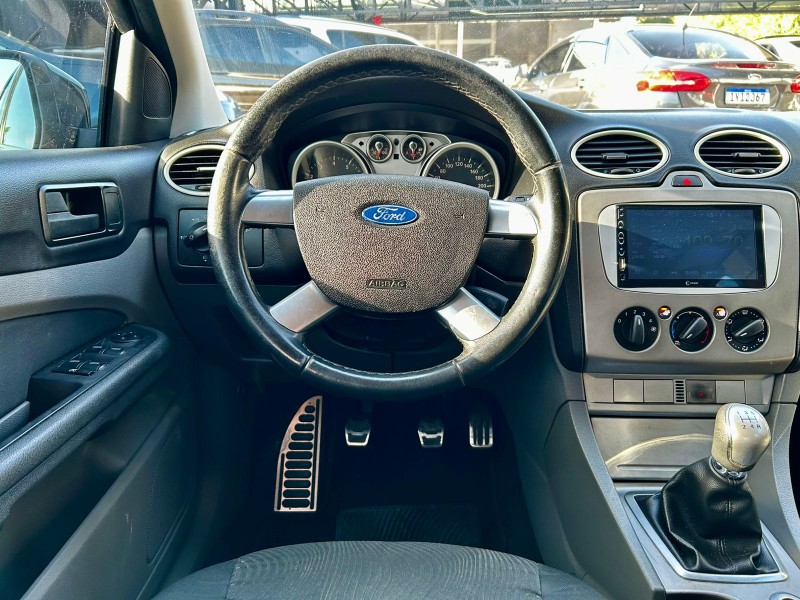 FORD FOCUS 1.6 HATCH FLEX 2011/2011 AR MULTIMARCAS VENÂNCIO AIRES / Carros no Vale