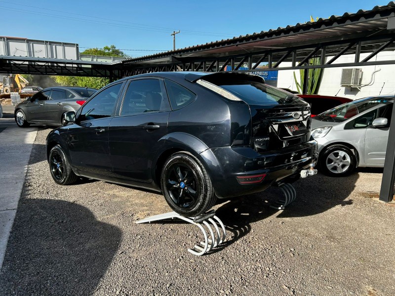 FORD FOCUS 1.6 HATCH FLEX 2011/2011 AR MULTIMARCAS VENÂNCIO AIRES / Carros no Vale