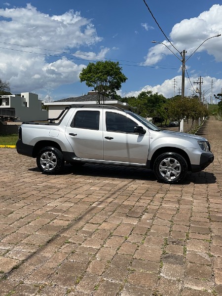 RENAULT OROCH 1.6 16V SCE FLEX INTENSE MANUAL 2023/2023 BOSCO AUTOMÓVEIS GUAPORÉ / Carros no Vale RENAULT OROCH 1.6 16V SCE FLEX INTENSE MANUAL 2023/2023 BOSCO AUTOMÓVEIS GUAPORÉ / Carros no Vale