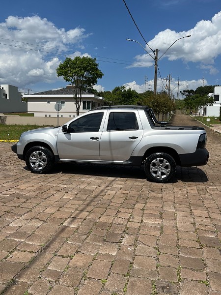 RENAULT OROCH 1.6 16V SCE FLEX INTENSE MANUAL 2023/2023 BOSCO AUTOMÓVEIS GUAPORÉ / Carros no Vale RENAULT OROCH 1.6 16V SCE FLEX INTENSE MANUAL 2023/2023 BOSCO AUTOMÓVEIS GUAPORÉ / Carros no Vale