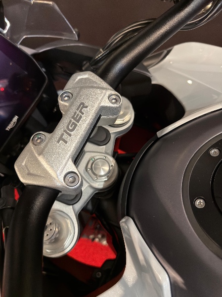 TRIUMPH TIGER 1200 /2022 EXCLUSIVO VEÍCULOS SANTA CRUZ DO SUL / Carros no Vale