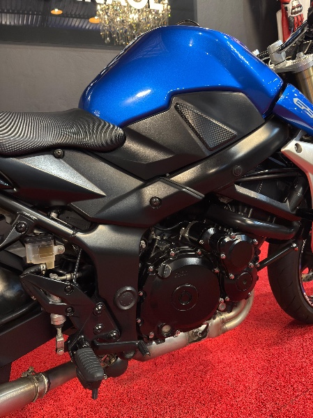 SUZUKI MOTOS GSR 750 /2014 EXCLUSIVO VEÍCULOS SANTA CRUZ DO SUL / Carros no Vale