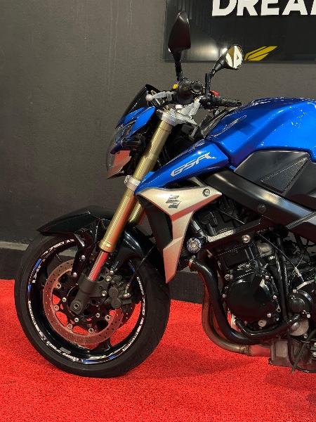 SUZUKI MOTOS GSR 750 /2014 EXCLUSIVO VEÍCULOS SANTA CRUZ DO SUL / Carros no Vale