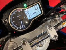 SUZUKI MOTOS GSR 750 /2014 EXCLUSIVO VEÍCULOS SANTA CRUZ DO SUL / Carros no Vale