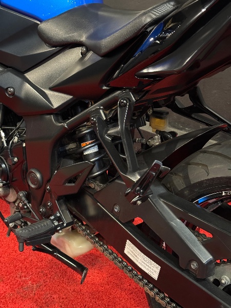 SUZUKI MOTOS GSR 750 /2014 EXCLUSIVO VEÍCULOS SANTA CRUZ DO SUL / Carros no Vale