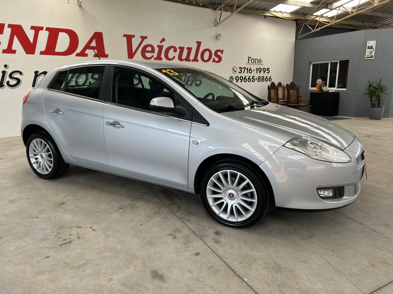 FIAT BRAVO ABSOLUTE DUAL 2012/2013 LAVENDA VEÍCULOS ARROIO DO MEIO / Carros no Vale