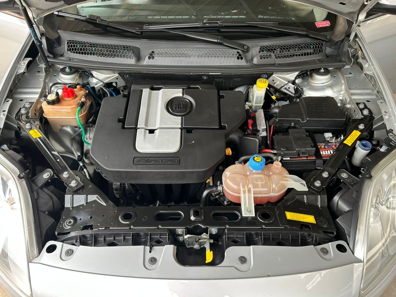 FIAT BRAVO ABSOLUTE DUAL 2012/2013 LAVENDA VEÍCULOS ARROIO DO MEIO / Carros no Vale