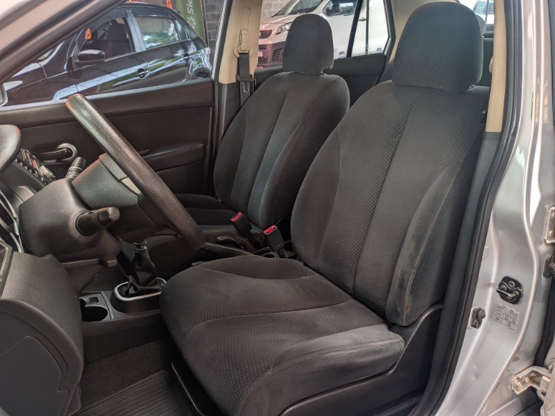 NISSAN TIIDA SEDAN 1.8 16V FLEX 2011/2012 RICARDO VEÍCULOS TEUTÔNIA / Carros no Vale