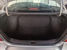 NISSAN TIIDA SEDAN 1.8 16V FLEX 2011/2012 RICARDO VEÍCULOS TEUTÔNIA / Carros no Vale