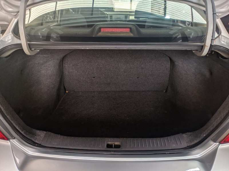 NISSAN TIIDA SEDAN 1.8 16V FLEX 2011/2012 RICARDO VEÍCULOS TEUTÔNIA / Carros no Vale