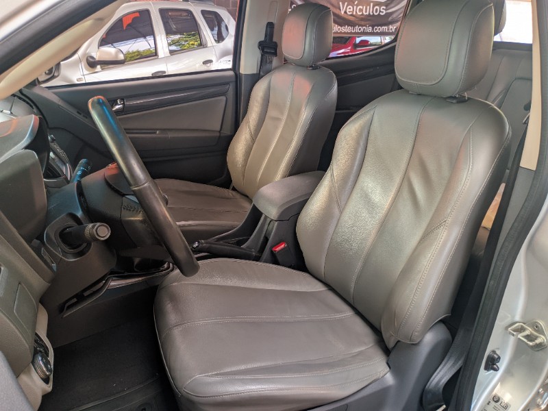 CHEVROLET S-10 PICK-UP LTZ 2.4 F.POWER 4X2 CD 2012/2013 RICARDO VEÍCULOS TEUTÔNIA / Carros no Vale