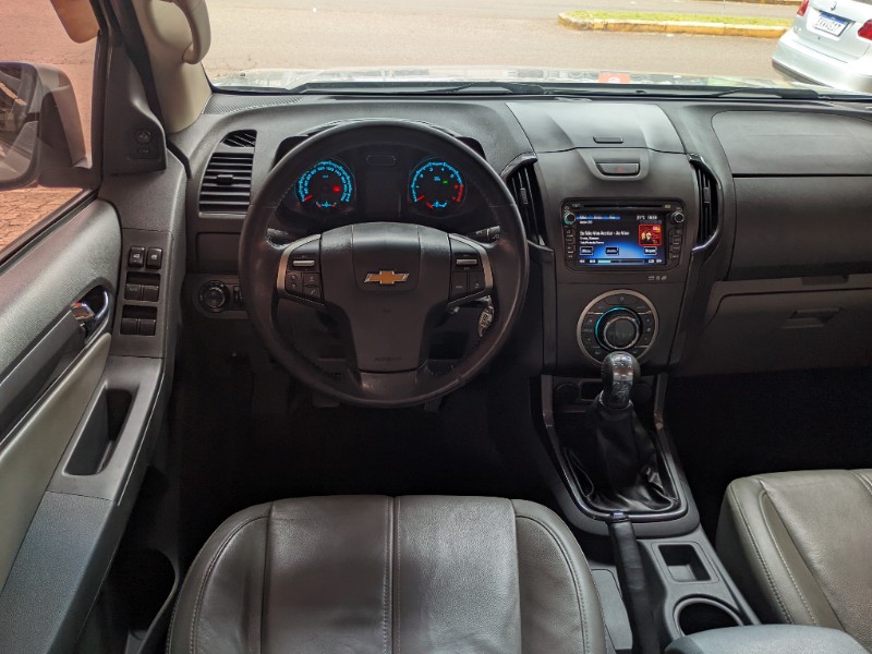 CHEVROLET S-10 PICK-UP LTZ 2.4 F.POWER 4X2 CD 2012/2013 RICARDO VEÍCULOS TEUTÔNIA / Carros no Vale