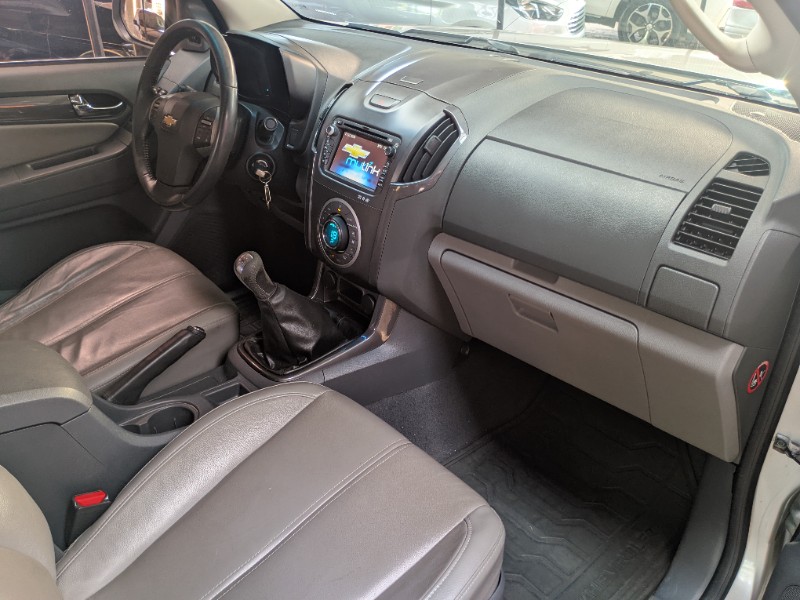 CHEVROLET S-10 PICK-UP LTZ 2.4 F.POWER 4X2 CD 2012/2013 RICARDO VEÍCULOS TEUTÔNIA / Carros no Vale