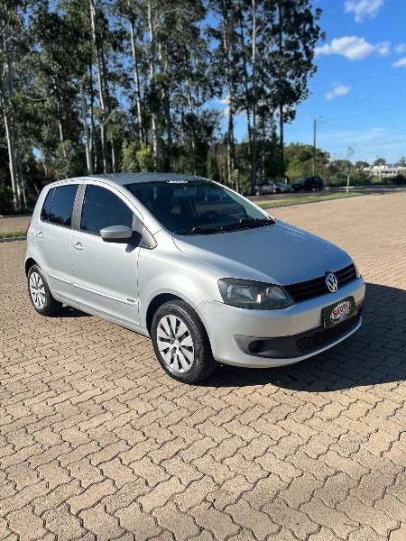 VOLKSWAGEN FOX 1.6 8V 2013 2013/2013 NEURI VEÍCULOS LAJEADO / Carros no Vale