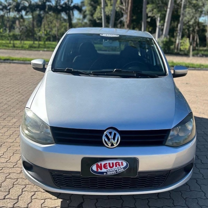 VOLKSWAGEN FOX 1.6 8V 2013 2013/2013 NEURI VEÍCULOS LAJEADO / Carros no Vale