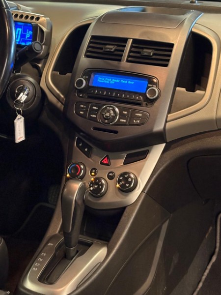 CHEVROLET SONIC 1.6 LTZ 16V 2012/2013 JM AUTOMÓVEIS VENÂNCIO AIRES / Carros no Vale