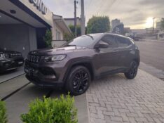 JEEP COMPASS 1.3 LONGITUDE TB SÉRIE 80 ANOS 2022 /2022 DE CONTO AUTOMÓVEIS SARANDI / Carros no Vale