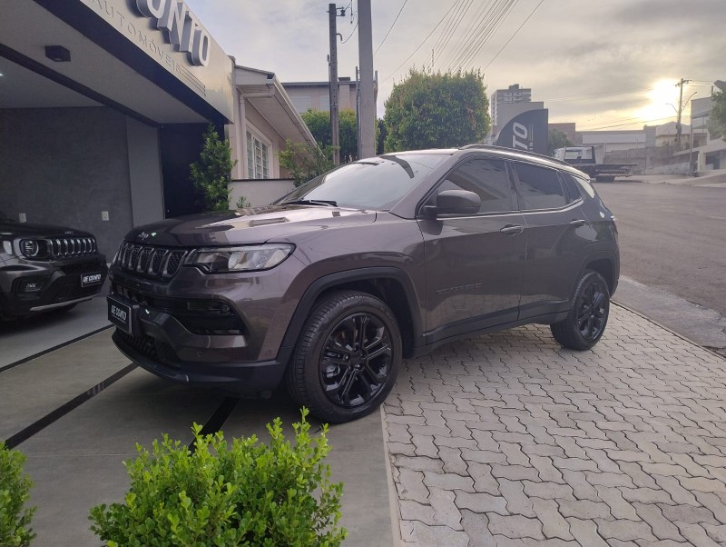 JEEP COMPASS 1.3 LONGITUDE TB SÉRIE 80 ANOS 2022 /2022 DE CONTO AUTOMÓVEIS SARANDI / Carros no Vale
