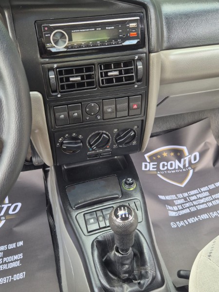 VOLKSWAGEN SANTANA 1.8 MI 8V ÁLCOOL 4P MANUAL /2005 DE CONTO AUTOMÓVEIS SARANDI / Carros no Vale