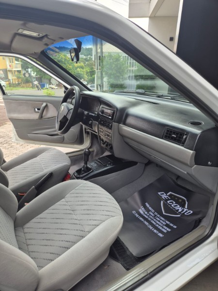 VOLKSWAGEN SANTANA 1.8 MI 8V ÁLCOOL 4P MANUAL /2005 DE CONTO AUTOMÓVEIS SARANDI / Carros no Vale