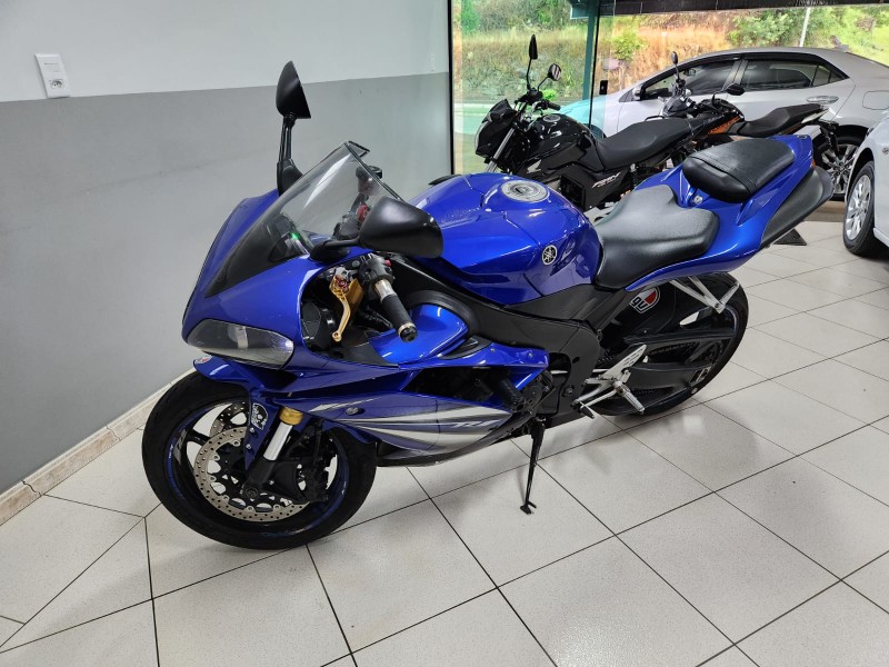 YAMAHA YZF-R1 1000 2007/2007 TS VEÍCULOS ANTA GORDA / Carros no Vale